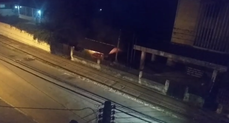 Antigo SASE de Olaria pega fogo na noite de segunda-feira