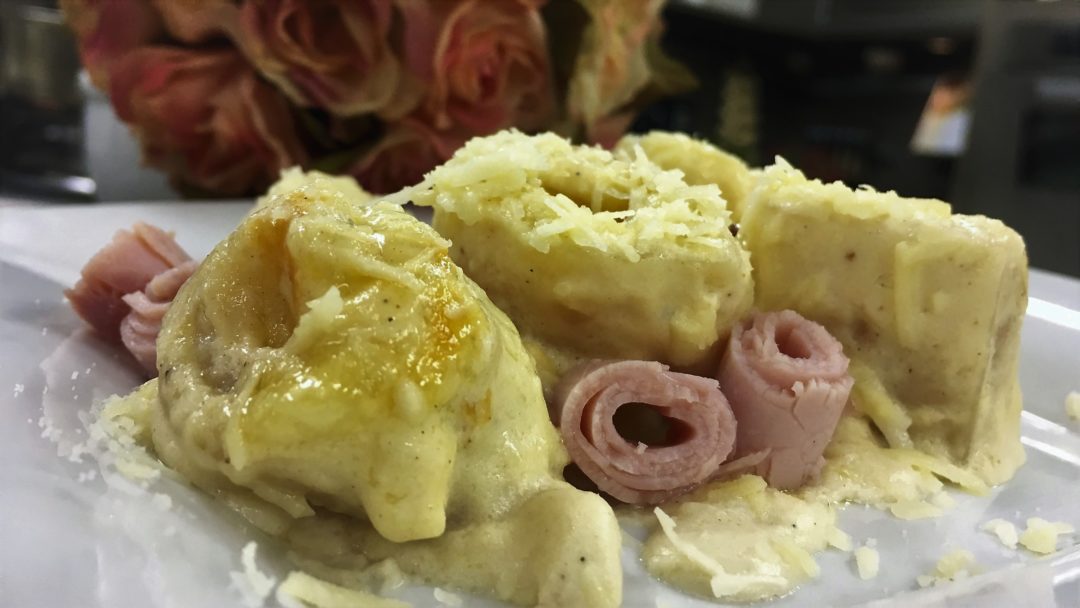 Surpreenda seu amor na semana dos namorados com esse delicioso rondelli de queijo e presunto