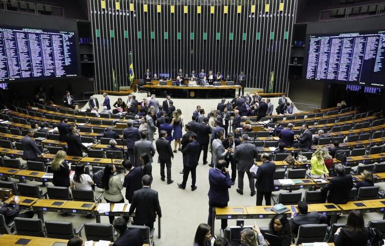 Câmara de Deputados aprova projeto que obriga agressor a ressarcir o SUS