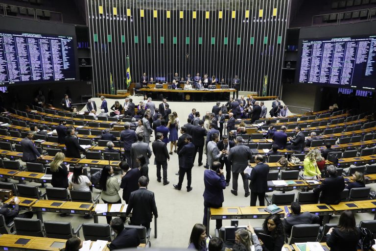 Câmara de Deputados aprova projeto que obriga agressor a ressarcir o SUS