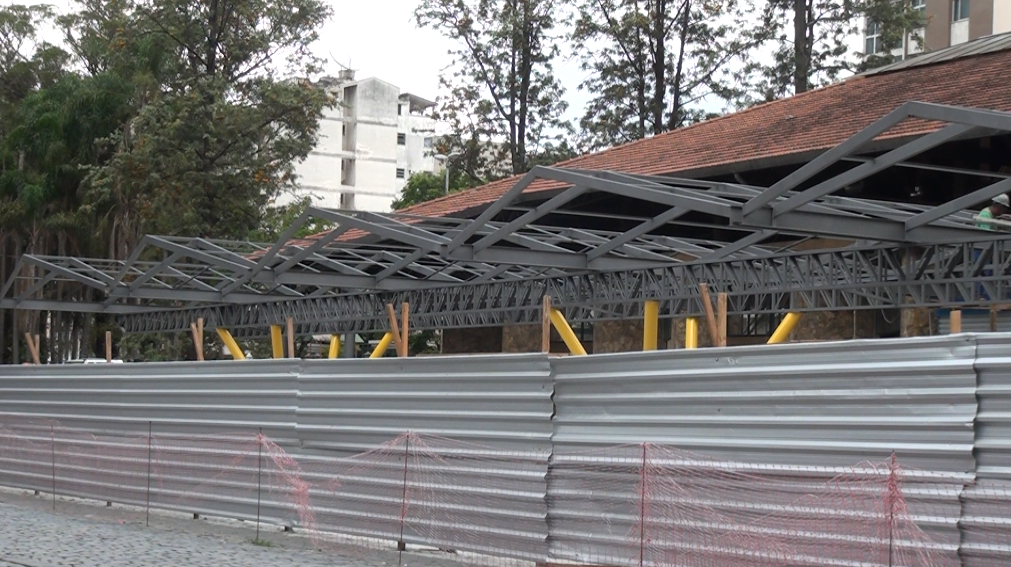 Obras de ampliação da cobertura da Estação Livre são interrompidas