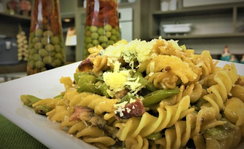 Fusilli com vagem e bacon, aprenda essa receita rápida para o fim de semana