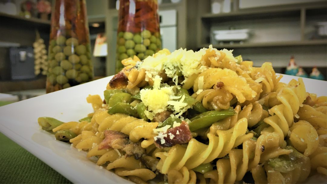 Fusilli com vagem e bacon, aprenda essa receita rápida para o fim de semana