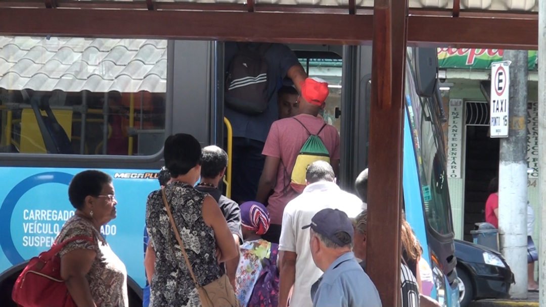 Linhas de ônibus sofrem mudanças por causa de chuvas