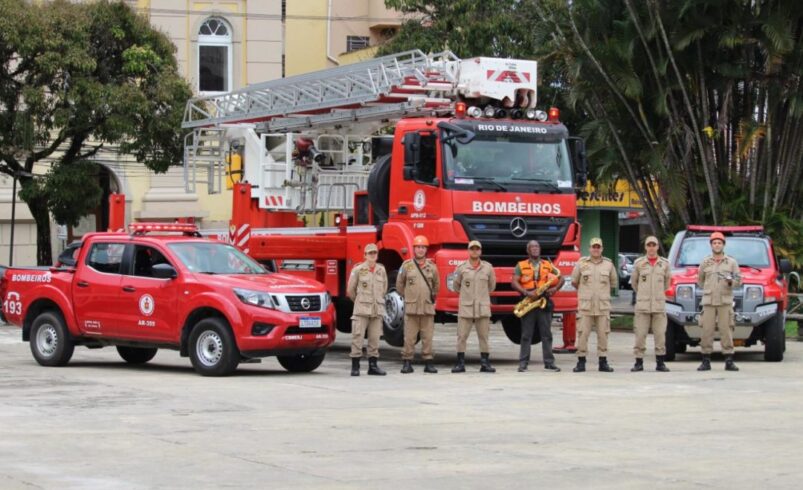 Corpo de Bombeiros leva entretenimento através de música para friburguenses