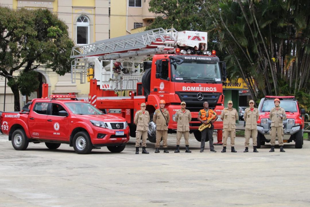 Corpo de Bombeiros leva entretenimento através de música para friburguenses