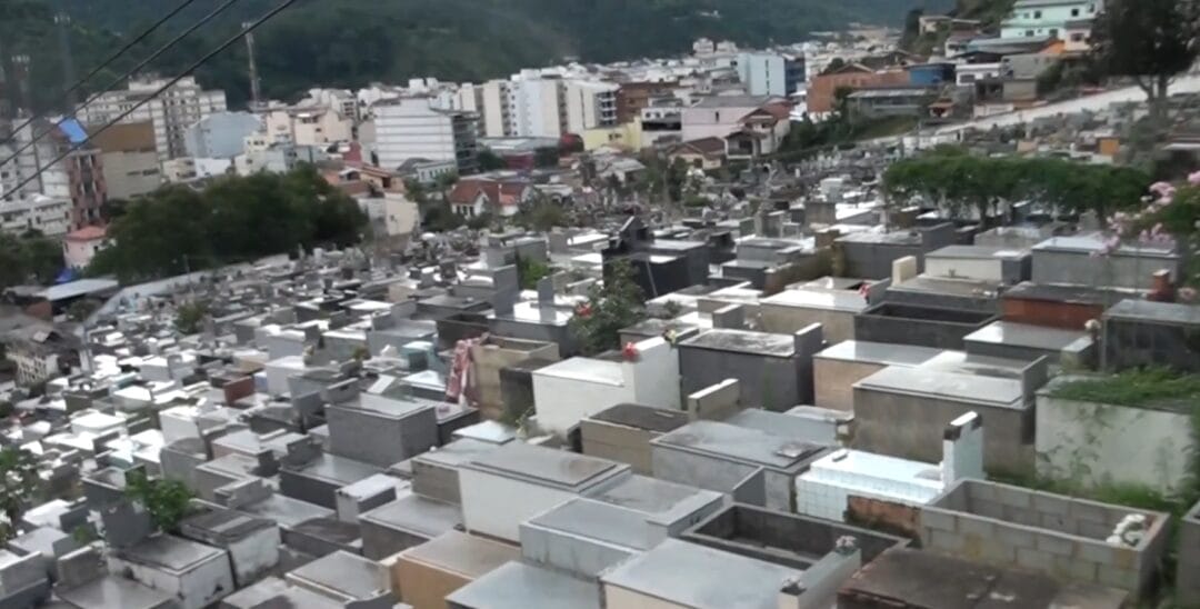 Cemitérios de Nova Friburgo recebem preparativos para o Dia de Finados