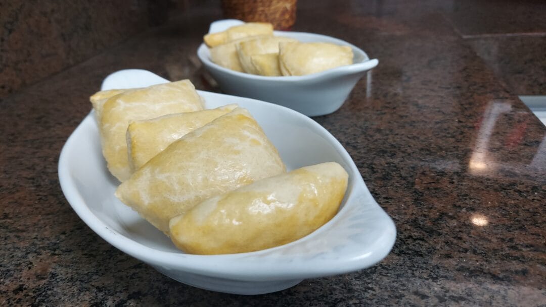 Pastelzinho de forno com recheio de palmito