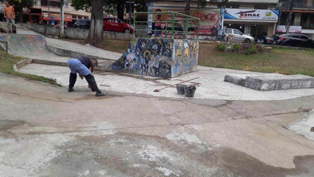 Prefeitura realiza manutenção na pista de skate e na praça de Sant´Anna, no Cônego