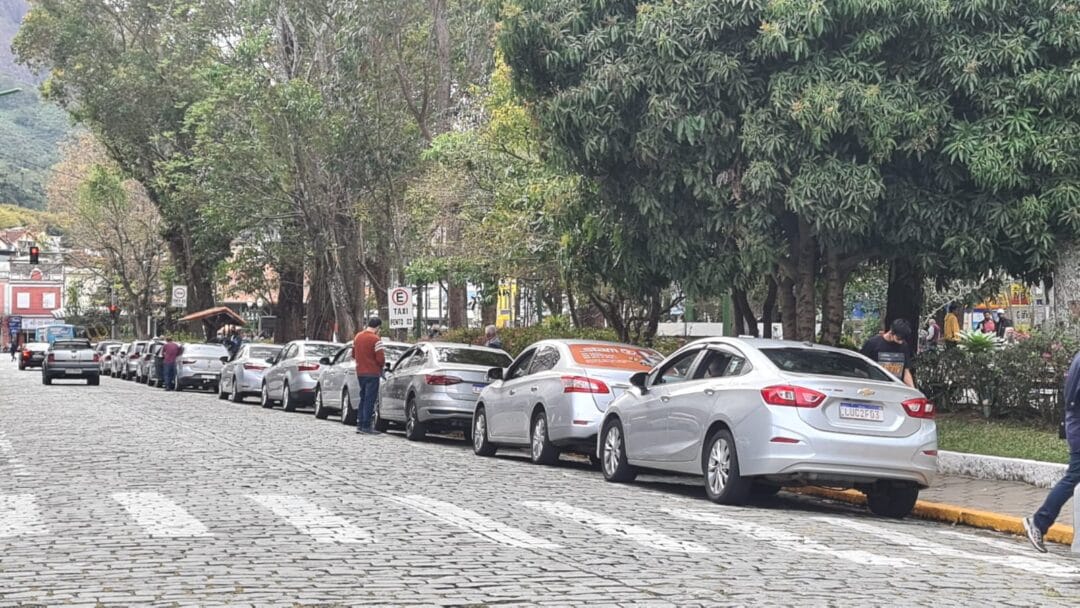 Prefeitura adia, de novo, vistoria anual dos táxis