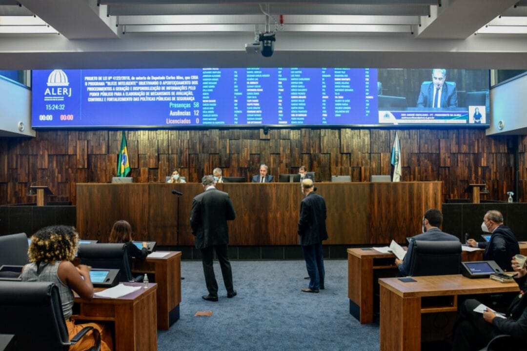 Sancionada lei que prevê aproximar população fluminense das ações legislativas
