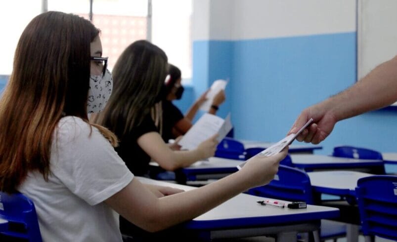 Volta às aulas: Estado anuncia retorno 100% presencial nos colégios da rede