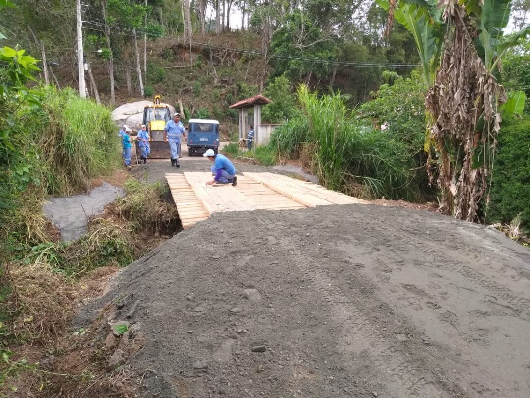 Passagem liberada: ponte de acesso à Parada Folly é reconstruída.