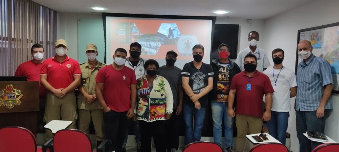 Prefeitura, Corpo de Bombeiros e escolas de samba se reúnem para debater o Carnaval em 2022