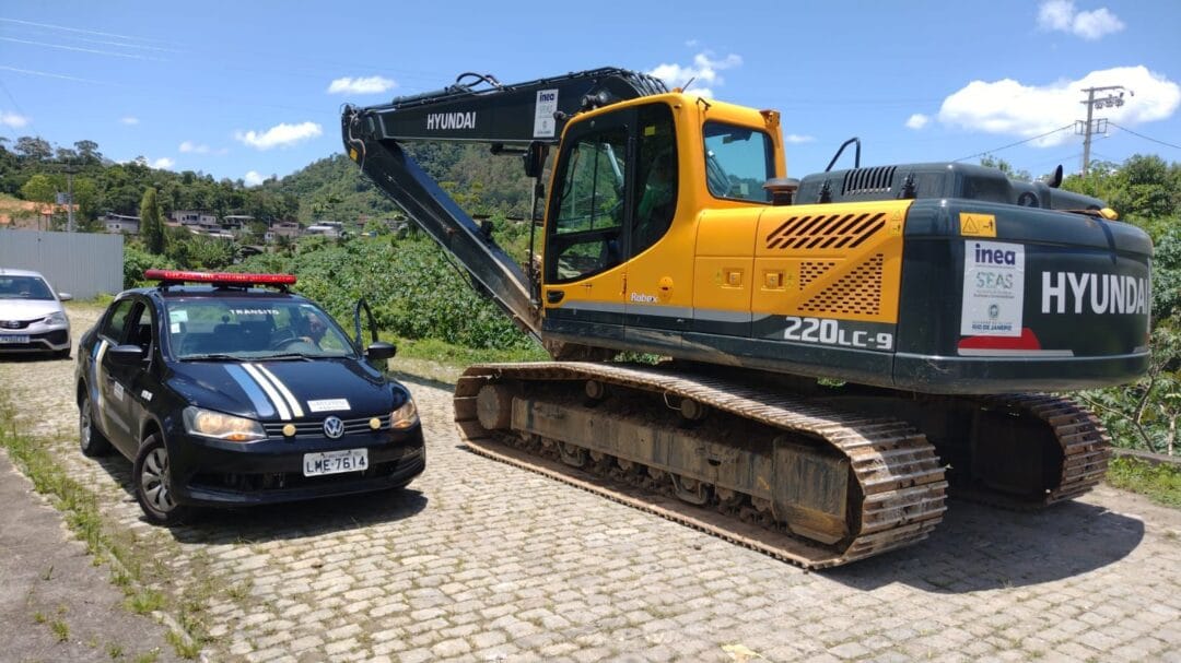 Máquina de dragagem chega a Conselheiro Paulino para intervenção do projeto ‘Limpa Rio’