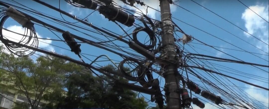 Empresas de energia e telecomunicações começam “limpeza” em postes neste domingo
