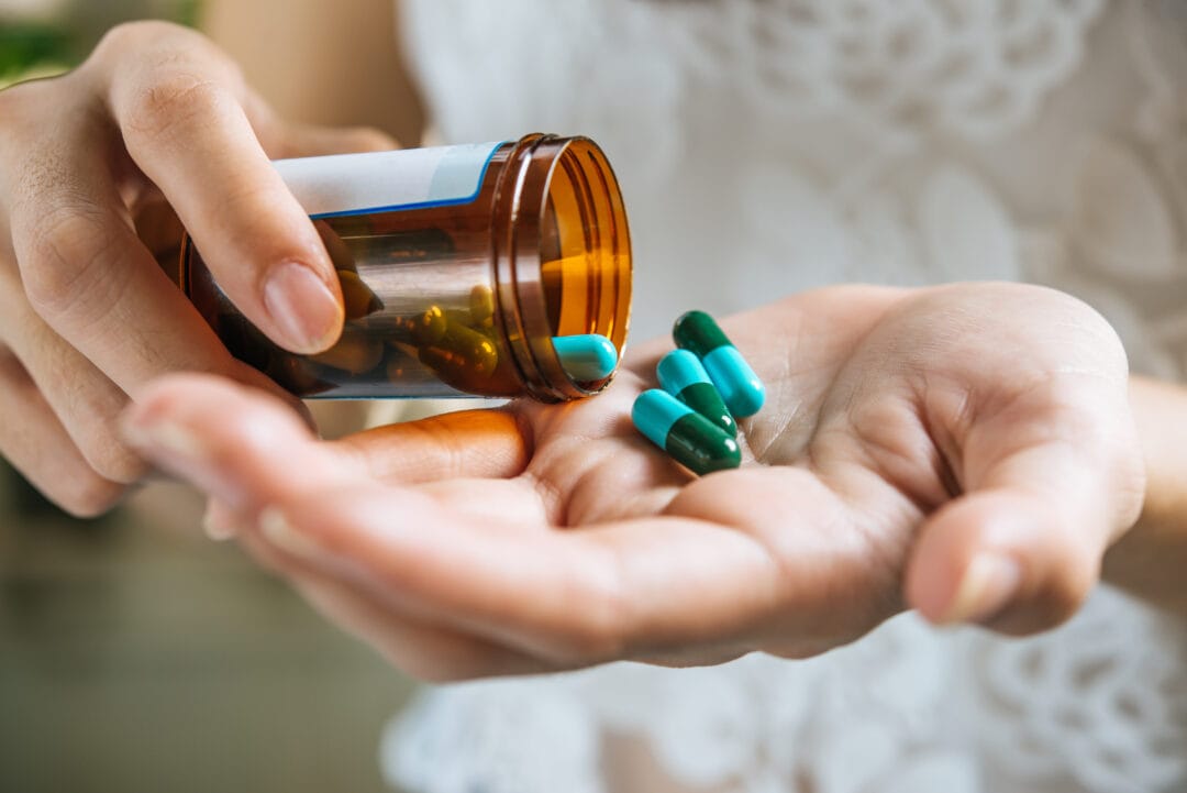 Ainda sem receber todos os medicamentos adquiridos no ano passado, município realiza pregão para nova compra nesta segunda