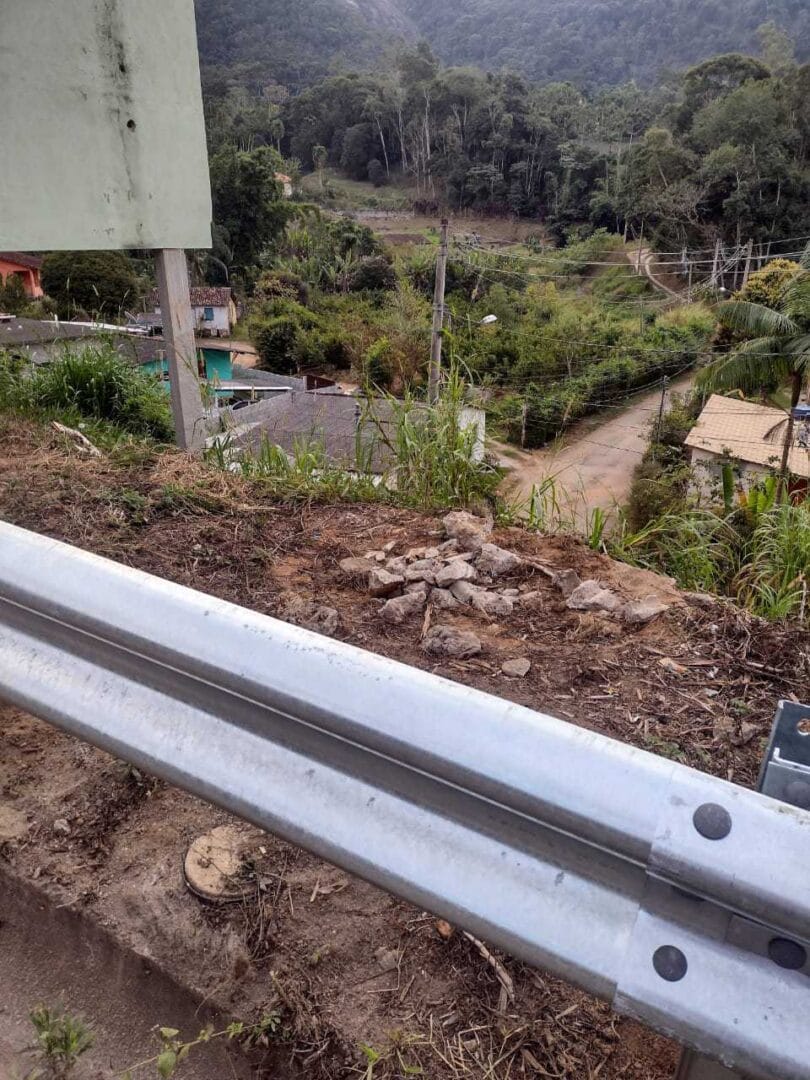 Dois meses após acidente, guard rail é instalado na Parada Folly