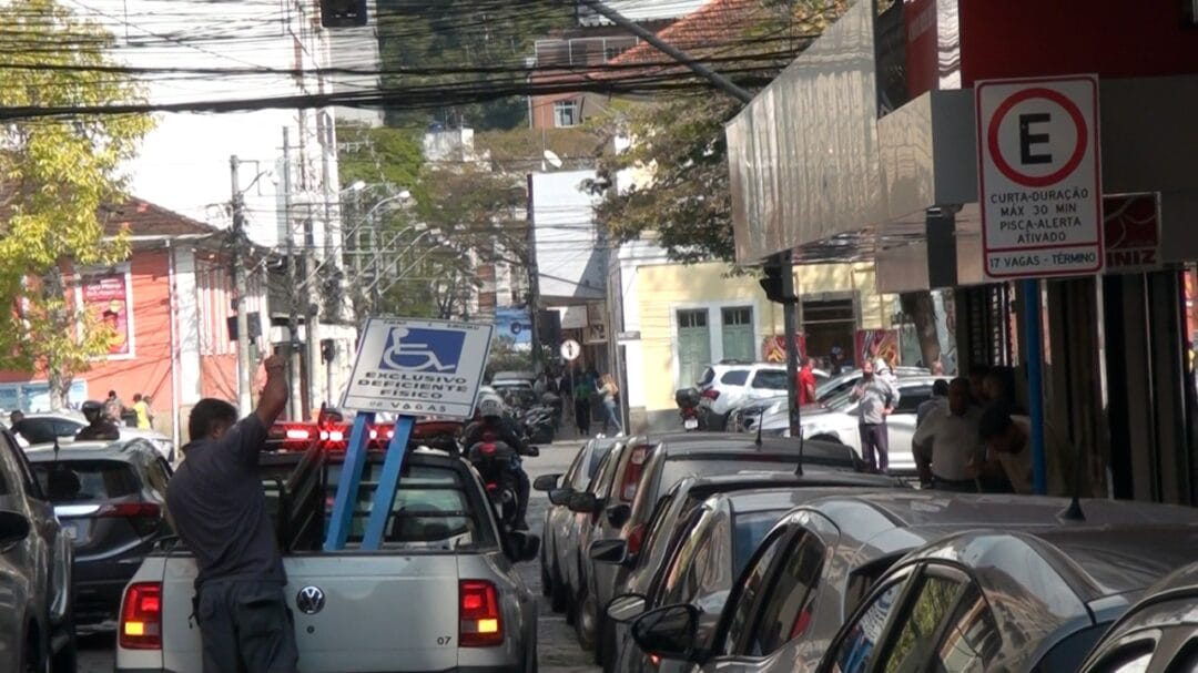 Rua Farinha Filho terá estacionamento alterado para vagas de curta duração