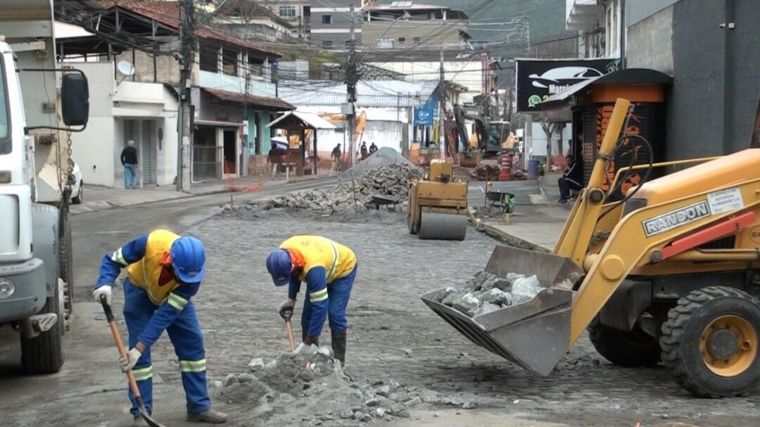 Obras da rua Minas Gerais podem terminar antes do previsto; Av. Julius Arp deve ser parcialmente liberada até o fim da semana