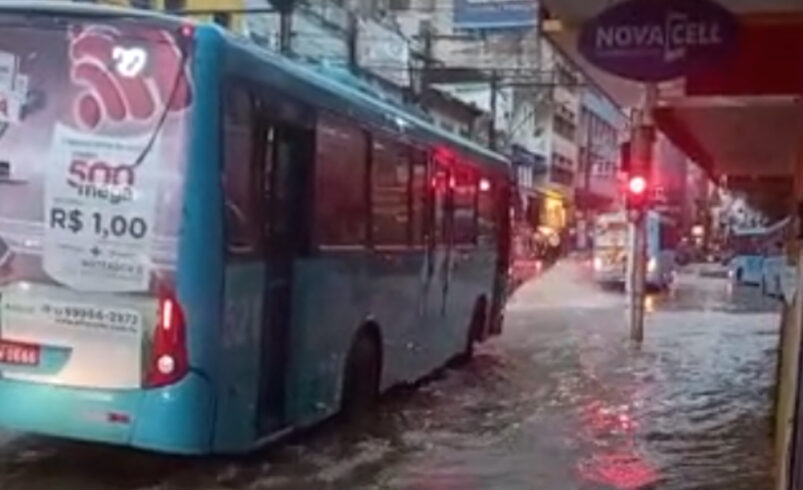 Fortes chuvas atingem Nova Friburgo e causa estragos à cidade