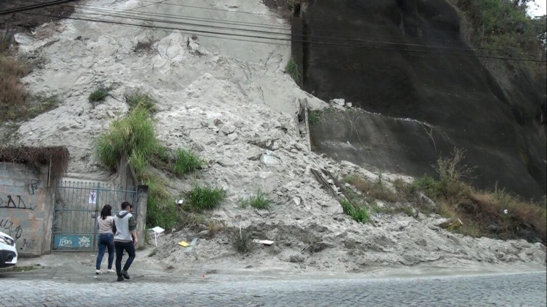 Avançam as obras de contenção na Rua Carlos Éboli, afetada por chuvas em 2022