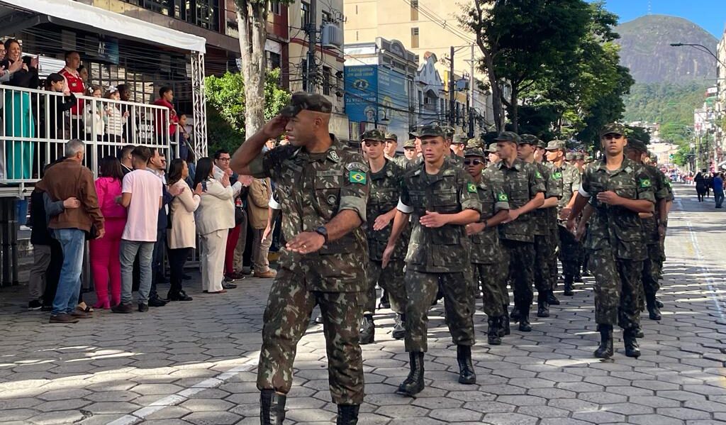 Tiro de Guerra de Nova Friburgo durante o desfile de 16 de maio - Foto Mariana Carestiato