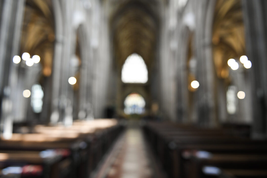 Padre acusado de homofobia contra ator se pronuncia