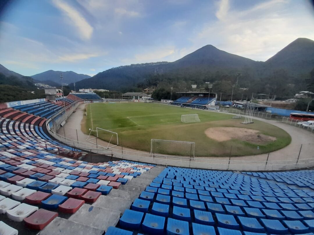 Com confusão e vandalismo na arquibancada, Friburguense perde mais uma e se complica na Série A2