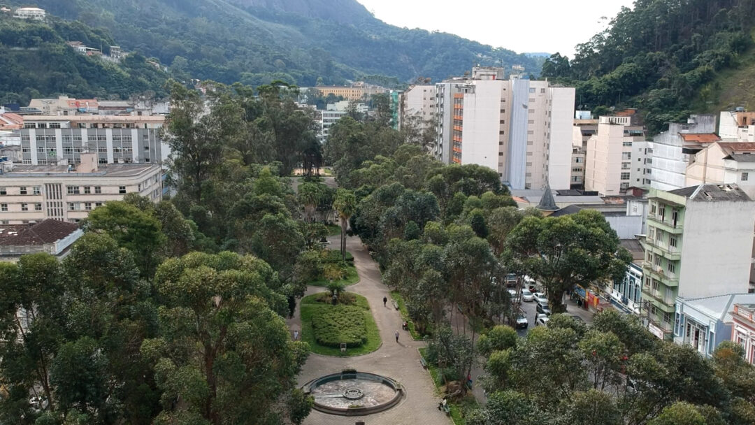 “Um dia no jardim”: projeto terá oficina gratuita de consciência corporal na praça Getúlio Vargas