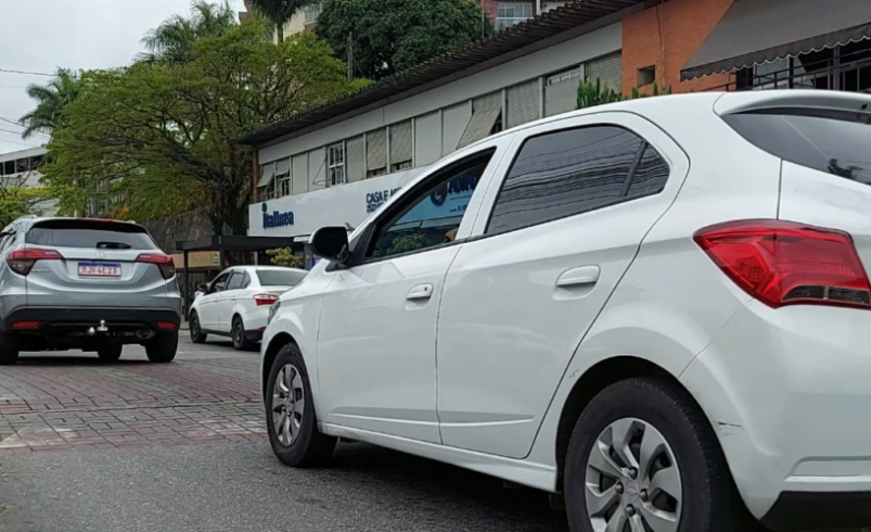 Placas de veículos do Mercosul podem voltar a apresentar estado e município de registro