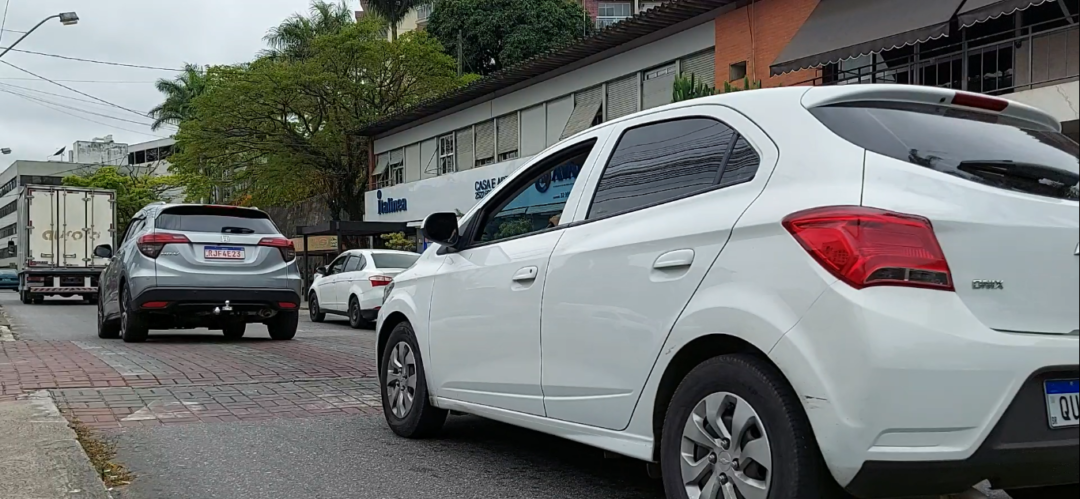 Placas de veículos do Mercosul podem voltar a apresentar estado e município de registro