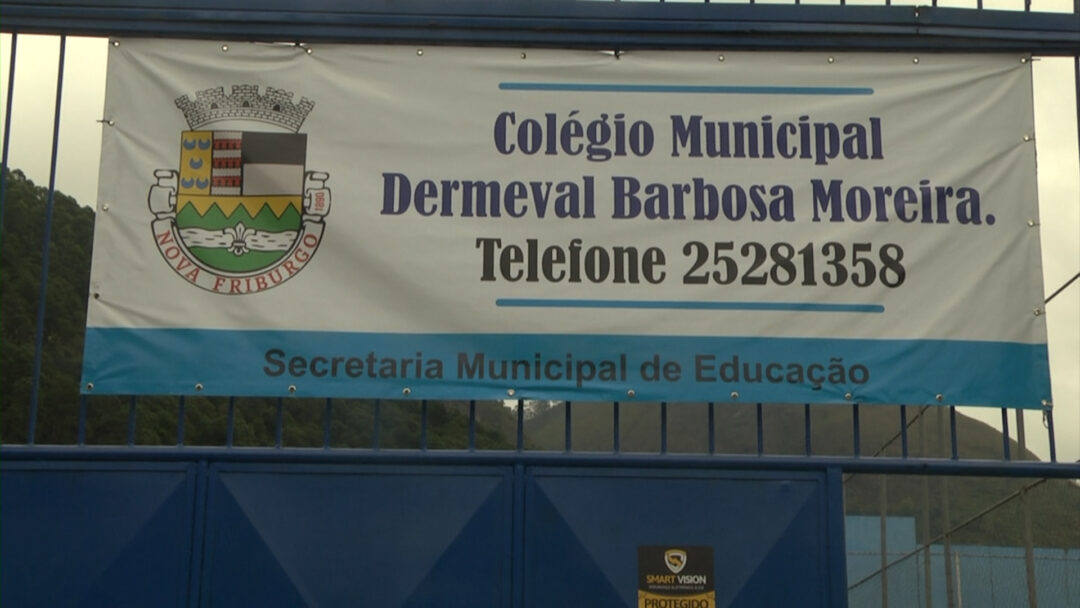 Alunos do colégio Dermeval Barbosa Moreira continuam sem aula