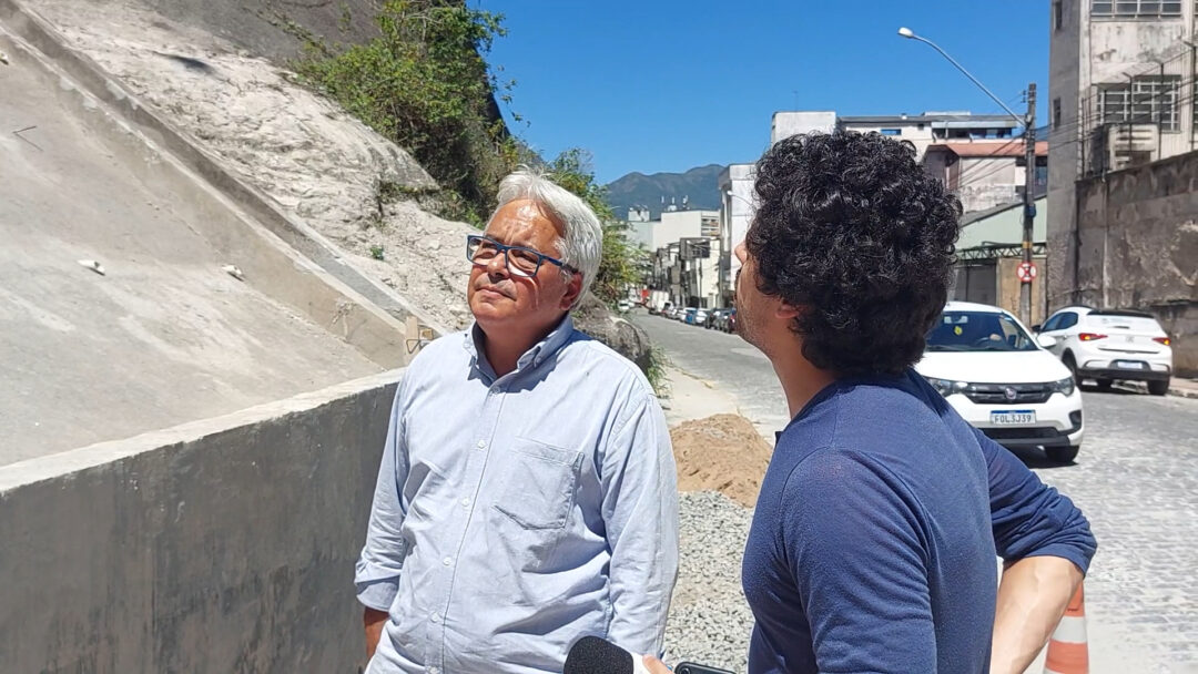 Rua Carlos Éboli tem trânsito liberado nas duas vias após pouco mais de um ano e meio