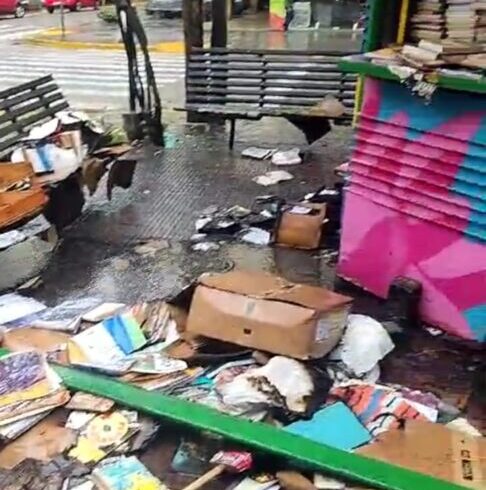 Vandalismo: tradicional quiosque de livros da Alberto Braune é alvo de incêndio criminoso