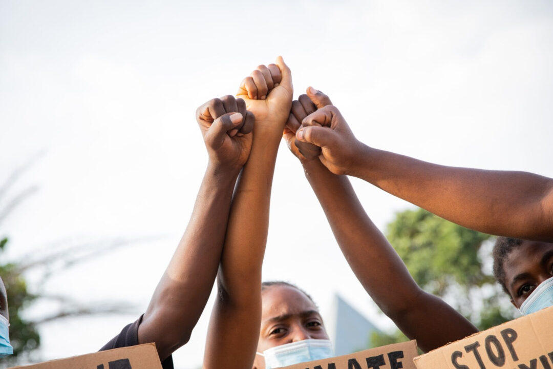 Agora é lei: condenados por crime de racismo estão proibidos de concorrer a cargos comissionados