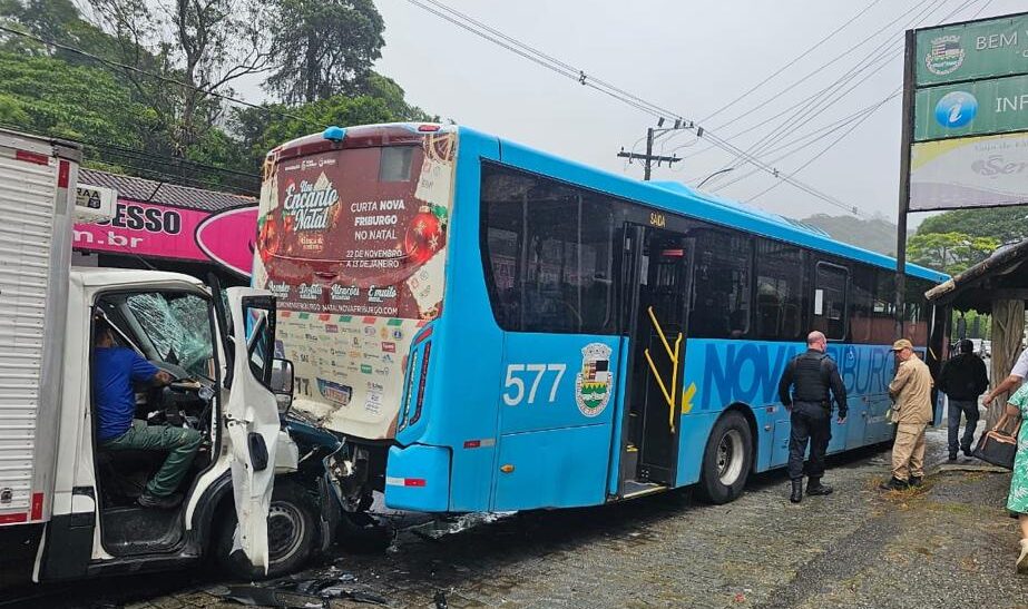 Acidente na RJ 116 deixa um ferido e interrompe trânsito na rodovia