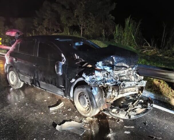 Mais um acidente em Nova Friburgo: carro bate de frente em ônibus e  deixa ferido