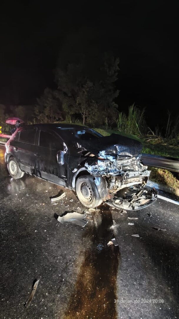 Mais um acidente em Nova Friburgo: carro bate de frente em ônibus e  deixa ferido