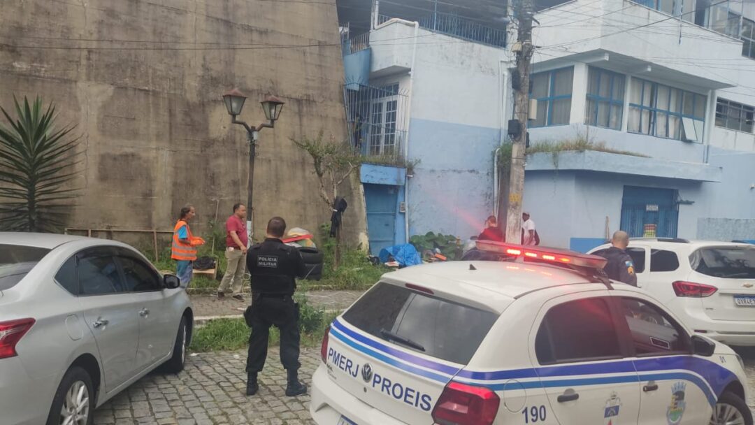Policiais Militares e Prefeitura prendem homem que se apresentava como Argentino mas é Iraniano em situação irregular no Brasil