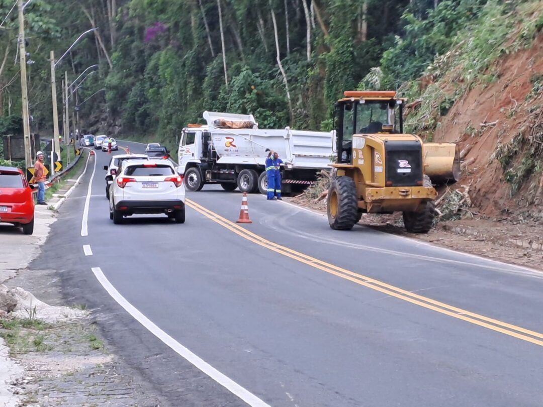 Pare e Siga no quilômetro 75 da Rj 116, em Mury, Nova Friburgo, continua nesta sexta-feira, 01