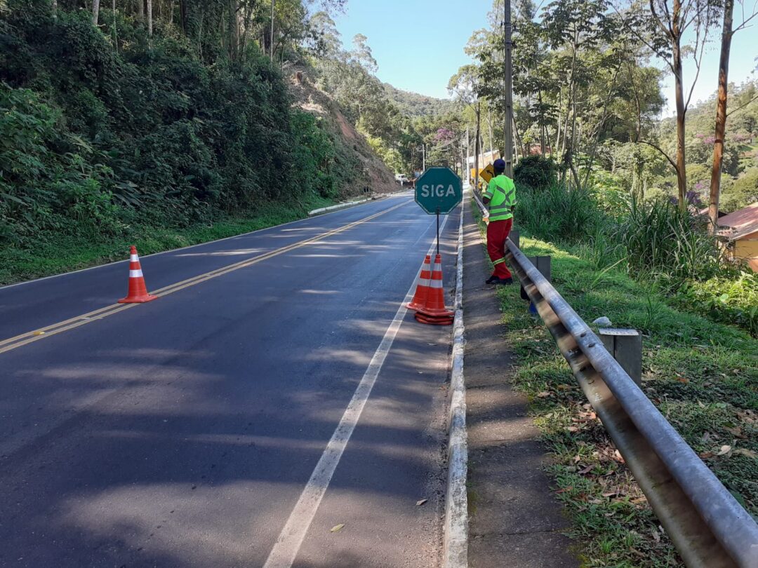 Vai passar pela RJ 116, trecho de Mury, Nova Friburgo, ainda hoje ? Fique atento, sistema de pare e siga continua nesta terça, 5
