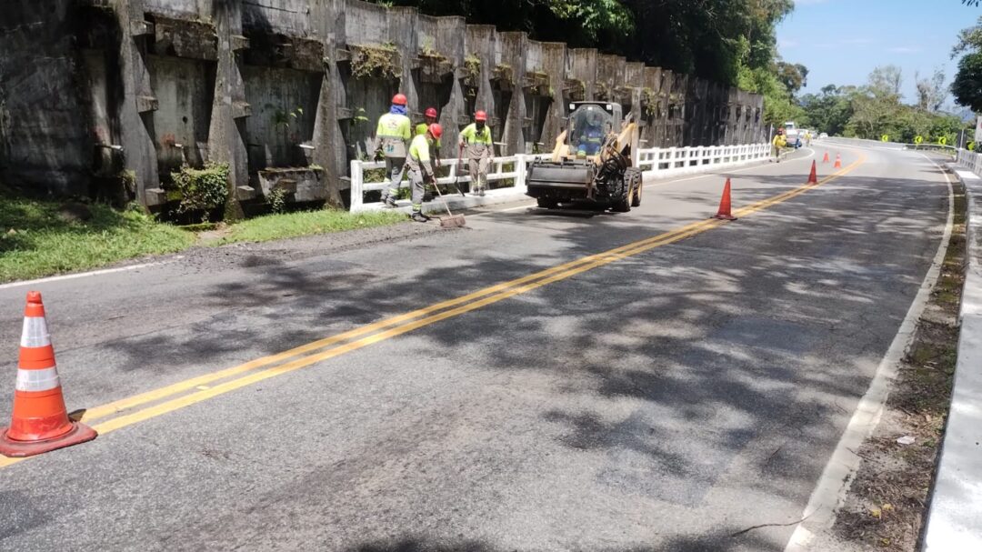 Atenção: trecho da RJ 116 em Cachoeiras de Macacu funciona em pare e siga nesta quinta, 21