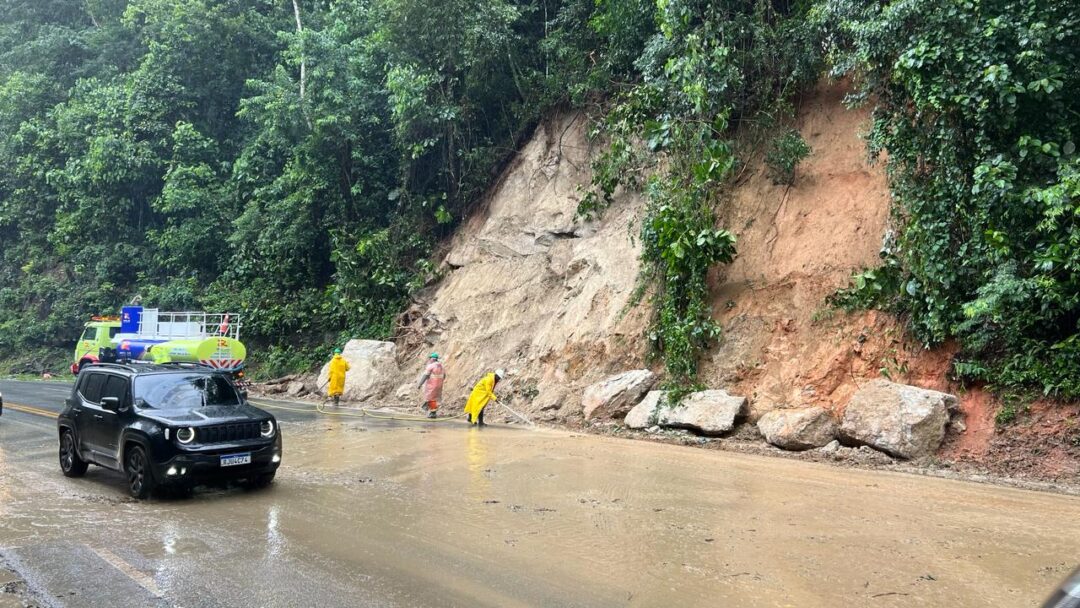 Atenção:  RJ-116, no trecho da Serra dos Três Picos,  funciona em  sistema pare e siga nesta segunda, 25