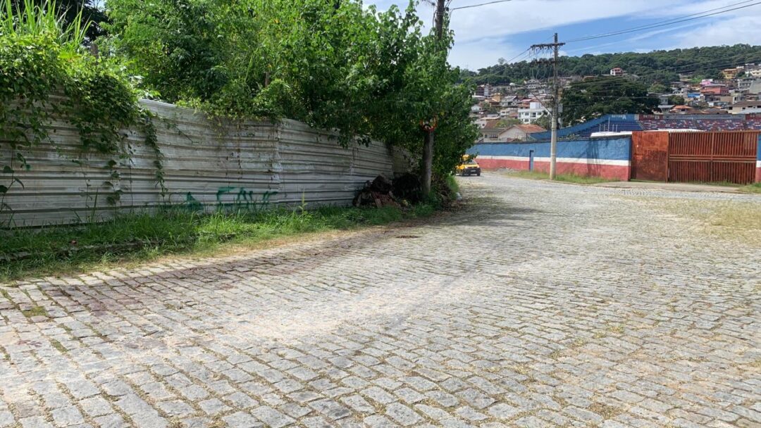 Caminhão mata morador de rua que dormia embaixo do veículo