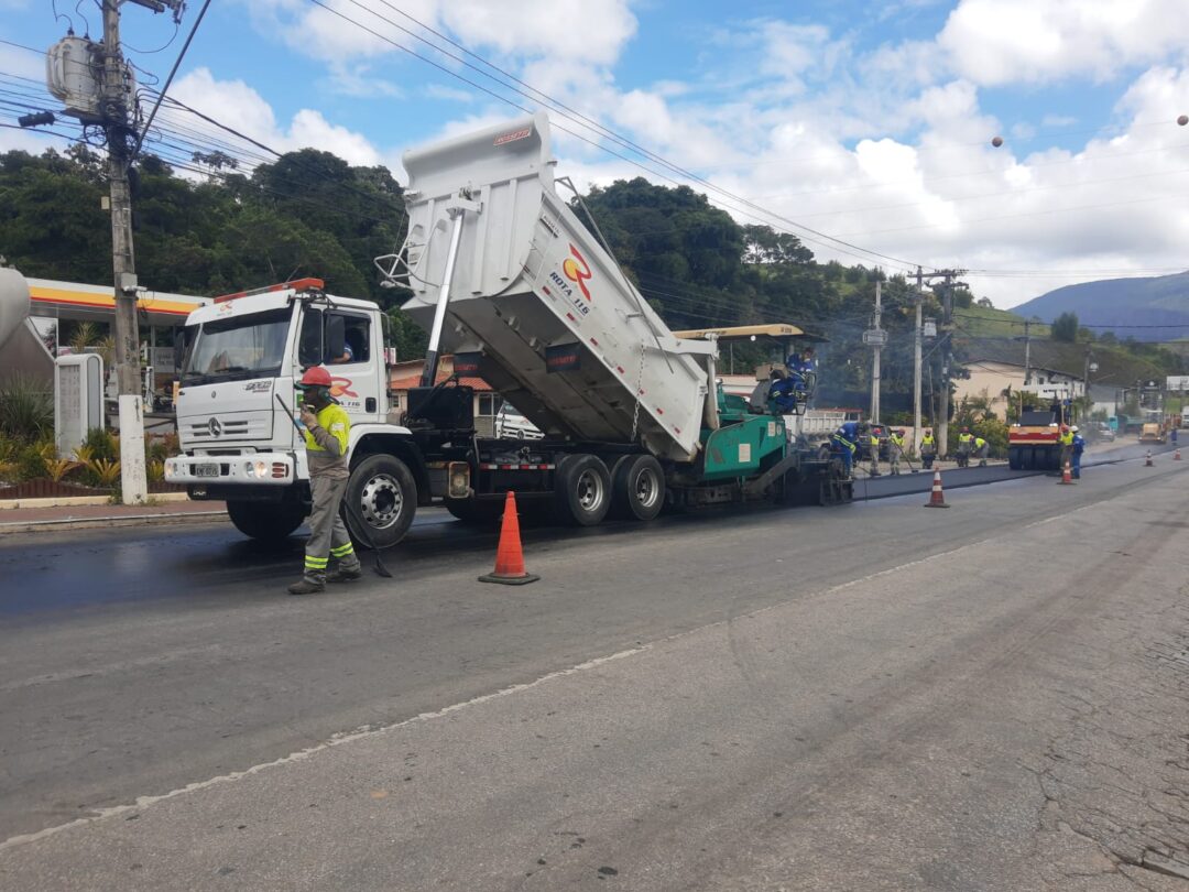 Rota 116 faz recapeamento asfáltico em trecho de Bom Jardim