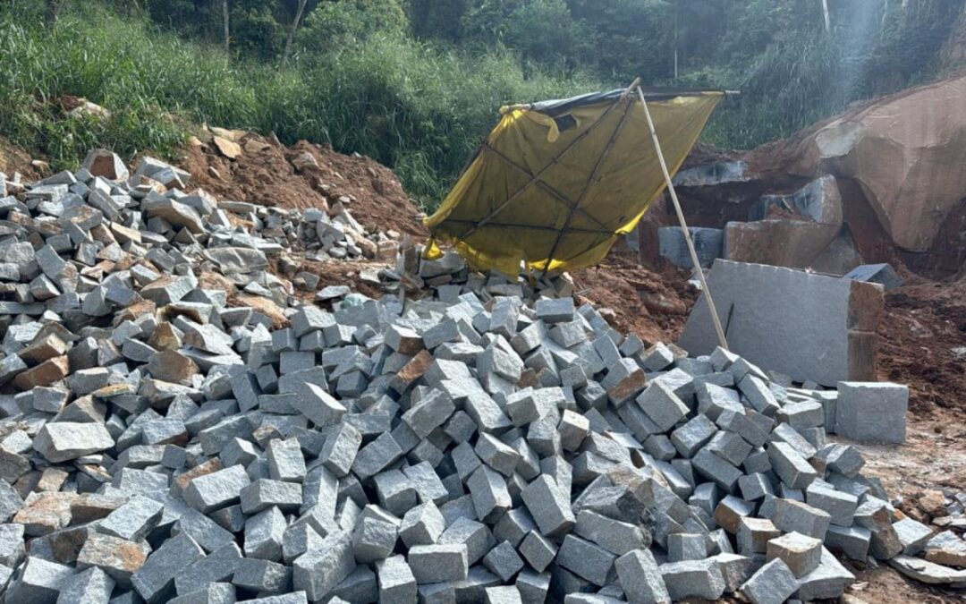 Autoridades estaduais fecham pedreira ilegal em Nova Friburgo