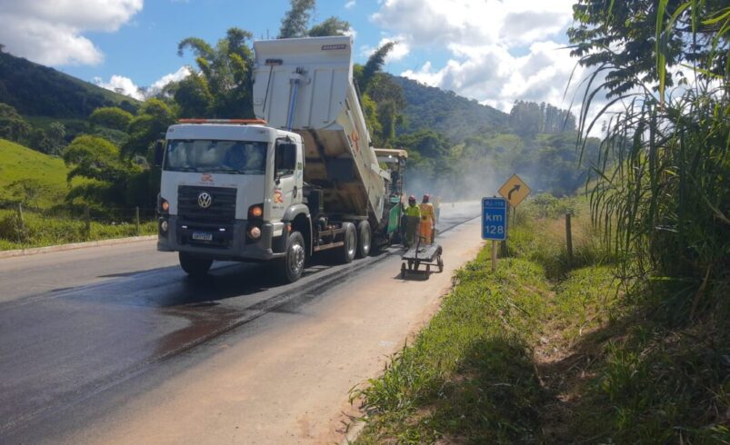 Trecho do Km 128 aa RJ-116, em Cordeiro,  funciona em pare e siga