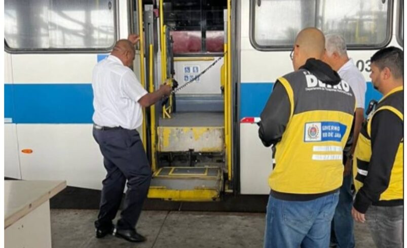 Detro recolhe 19 ônibus intermunicipais em situação irregular em véspera de feriado