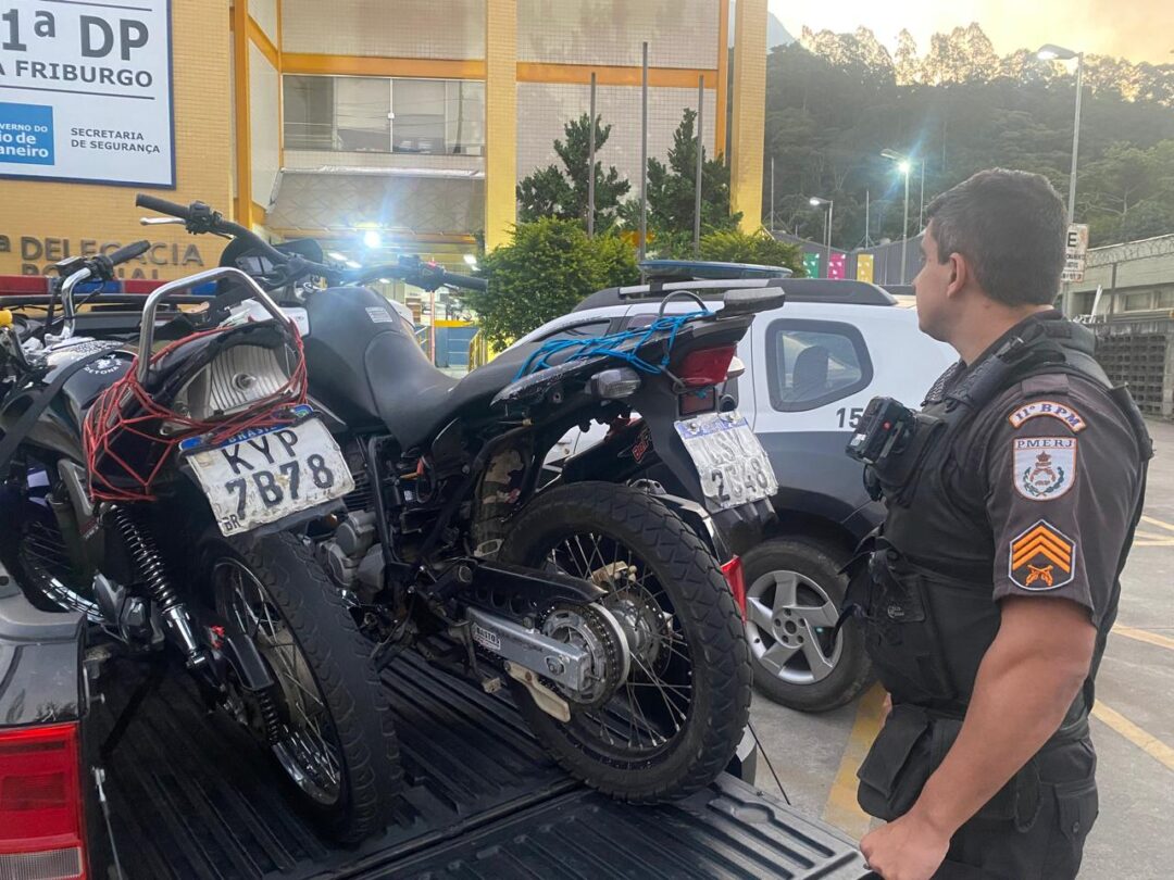 Polícia Militar prende três homens e apreende três motos por manobras irregulares em Nova Friburgo